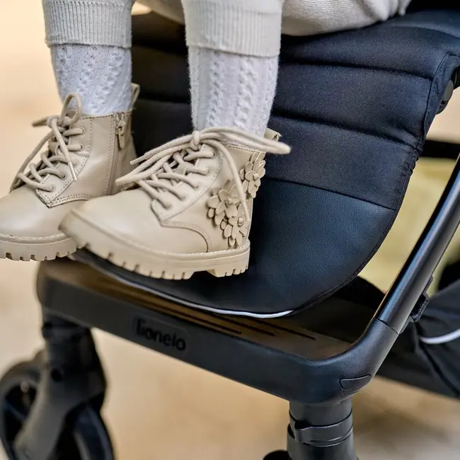 Carucior sport, Lionelo, Mira, Maner reglabil in 5 pozitii, Spatar si suport de picioare reglabile, Plasa de tantari si suport biberon incluse, Pana la 22 kg, 6 luni+, Conform cu EN1888-1, EN1888-2, Testare SGS, Bej BYNLO-MIRA_BEIGE_SAND