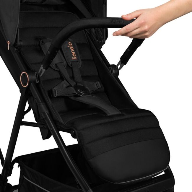 Carucior sport, Lionelo, Mira, Maner reglabil in 5 pozitii, Spatar si suport de picioare reglabile, Plasa de tantari si suport biberon incluse, Pana la 22 kg, 6 luni+, Conform cu EN1888-1, EN1888-2, Testare SGS, Negru BYNLO-MIRA_BLACK_ONYX