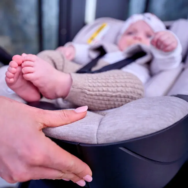 Scoica auto, Lionelo, Moxie, i-Size, 40-87 cm, Tetiera reglabila, intarita cu spuma de memorie, Carcasa ventilata, Din bambus, Protectie avansata, Conform cu R129, Bej BYNLO-MOXIE_I-SIZE_BEIGE_SAND