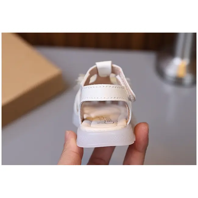 Sandale ivoire elegante fetite – cu flori 3d si talpa flexibila md2025su47-1-c