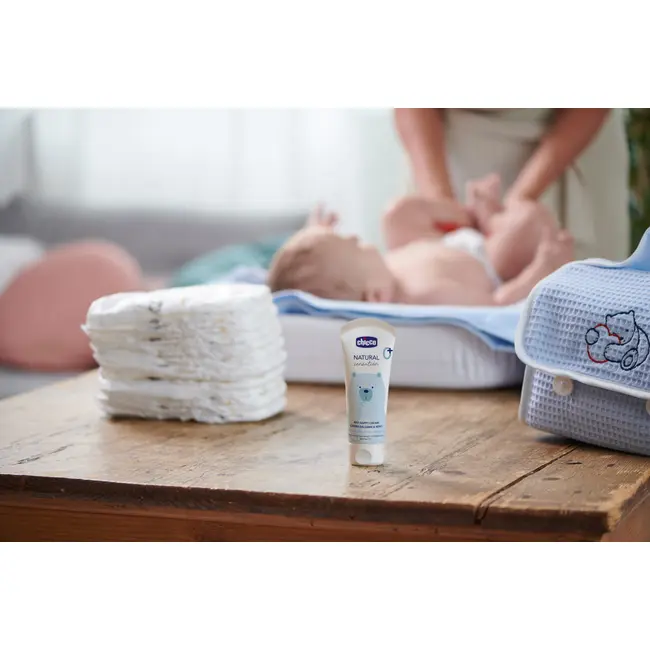 Crema reparatoare Chicco Natural Sensation impotriva iritatiilor de la scutec, panthenol si oxid de zinc 10%, 0luni+ CHC11520-9