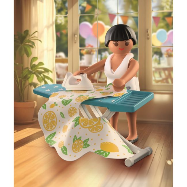 Playmobil - Figurina femeie cu masa de calcat ARTPM71878