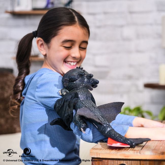 CUM SA ITI DRESEZI DRAGONUL HUG SI GLIDE FIGURINA DRAGON TOOTHLESS VIV6072913