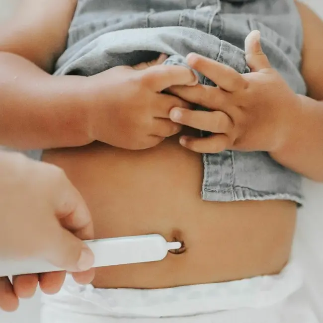 Dispozitiv de curatare, Fridababy, Multifunctional, Cu 4 capete, Pentru unghii, mucoasa nazala, urechi si alte parti ale corpului, Reutilizabil, 0 luni+ BYNFRI13