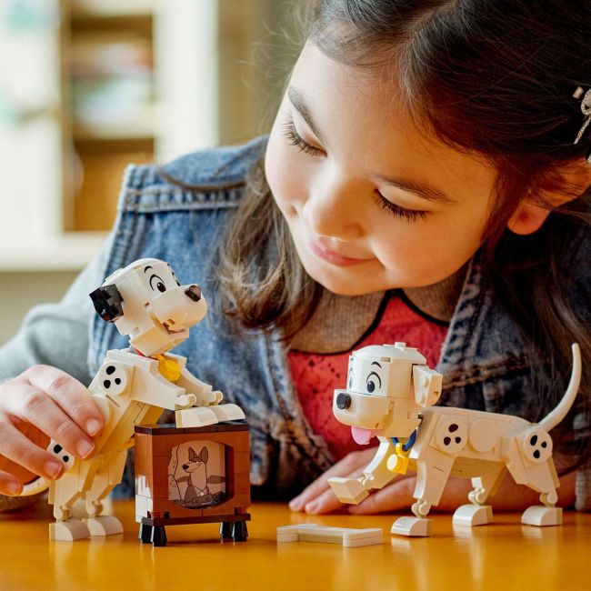 LEGO DISNEY CATELUSII LUCKY SI PENNY DIN 101 DALMATIENI 43271 VIVLEGO43271