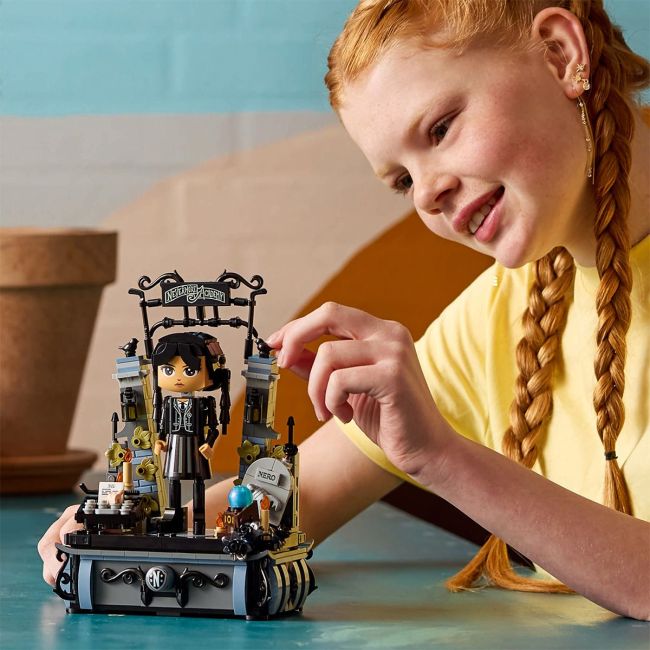 LEGO WEDNESDAY FIGURINA WEDNESDAY ADDAMS 76780 VIVLEGO76780