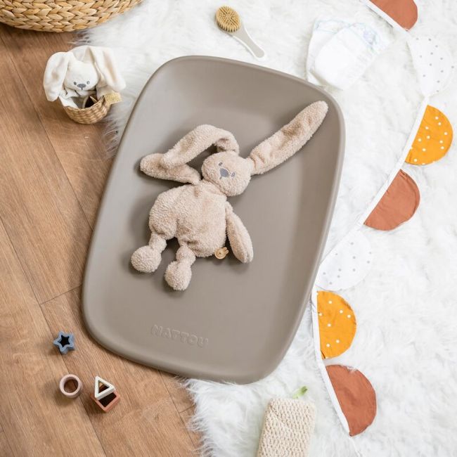 Saltea de infasat, Nattou, Softy, Moale, Utilizabil si fara husa, Design ergonomic, Spuma PU, 70x50x10 cm, Fara BPA, 0 luni+, Taupe BYN145077