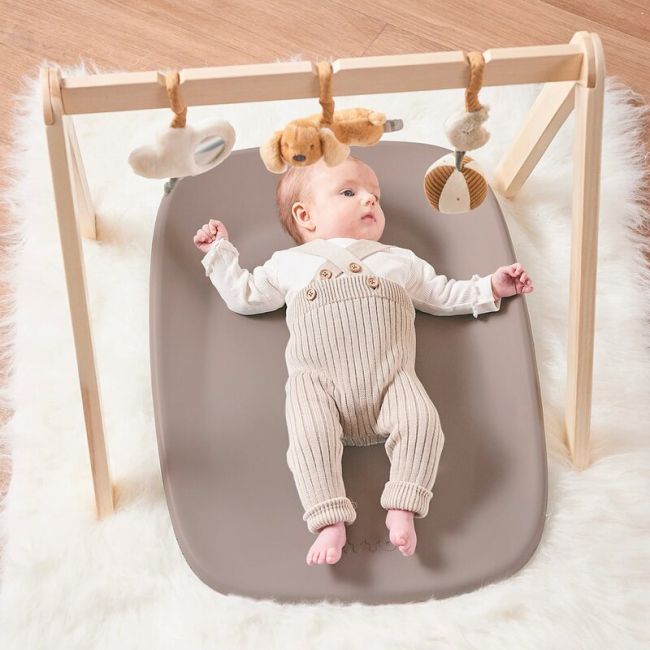 Saltea de infasat, Nattou, Softy, Moale, Utilizabil si fara husa, Design ergonomic, Spuma PU, 70x50x10 cm, Fara BPA, 0 luni+, Taupe BYN145077