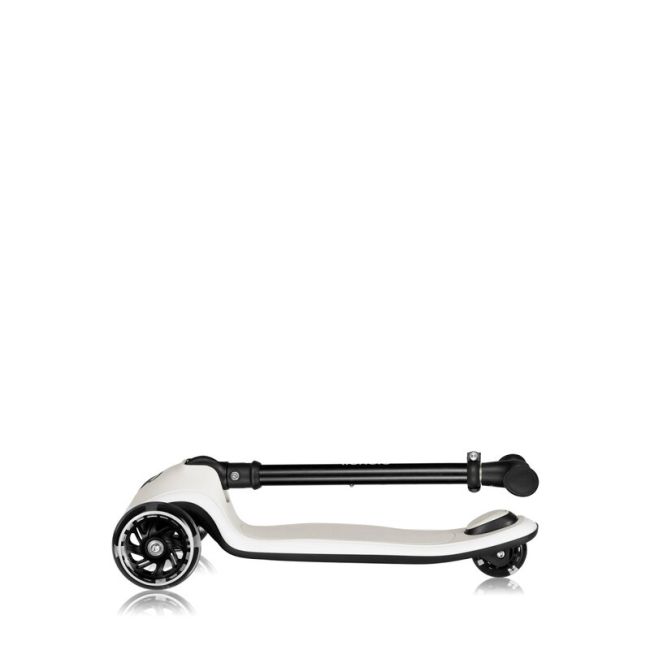 Trotineta pentru copii, Lionelo, Mey, Ultrapliabila, Cu lumini si cosulet, Maner ajustabil pe inaltime, 3 ani+, Pana la 50 Kg, Ultra usor, 2.8 kg, Conform cu standardul EN71-1/2/3, Certificata Intertek, Bej BYNLO-MEY_BEIGE_SAND