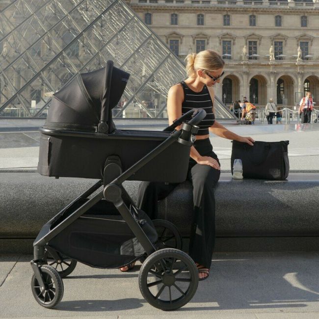 Carucior 2 in 1, Lionelo, Layla, Pana la 22 kg, Cadru aluminiu, Cu landou intarit si salteluta din spuma AirDots, Reversibil, Cu ventilatie 3D, Cu accesorii, EN1888-1, EN1888-2, EN1466, Gri BYNLO-LAYLA_2IN1_GREY_STONE