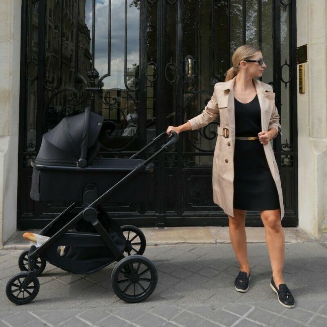 Carucior 2 in 1, Lionelo, Layla, Pana la 22 kg, Cadru aluminiu, Cu landou intarit si salteluta din spuma AirDots, Reversibil, Cu ventilatie 3D, Cu accesorii, EN1888-1, EN1888-2, EN1466, Gri BYNLO-LAYLA_2IN1_GREY_STONE