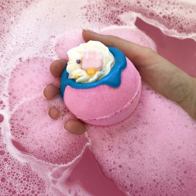 Bomba de baie handmade, cu figurina, Chill Out Bath Blaster 160g, Bomb Cosmetics