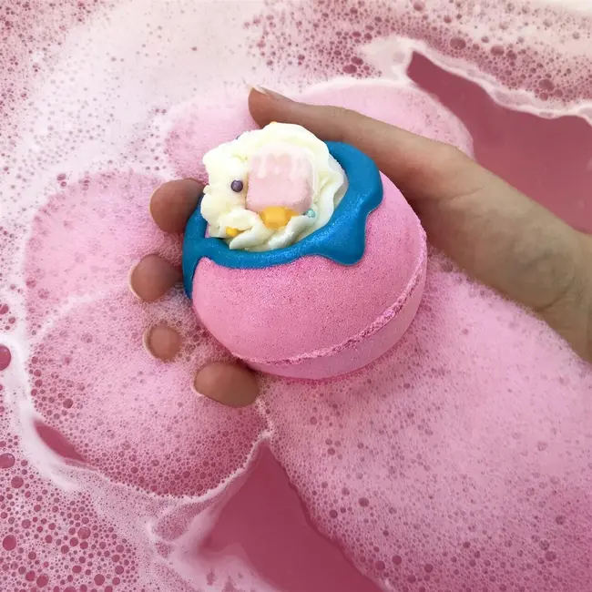 Bomba de baie handmade, cu figurina, Chill Out Bath Blaster 160g, Bomb Cosmetics