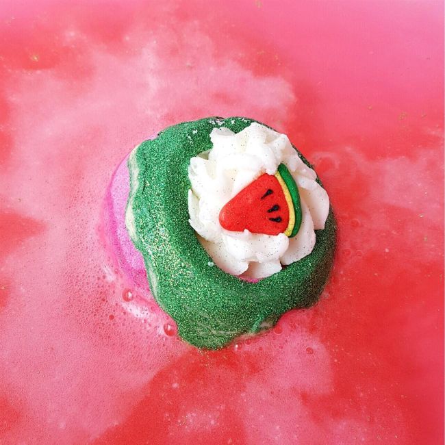Bomba de baie handmade, cu figurina, One In A Melon Bath Blaster 160g, Bomb Cosmetics