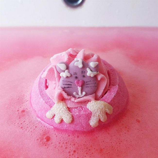 Bomba de baie handmade, cu figurina, Paws for Thought Bath Blaster 160g, Bomb Cosmetics