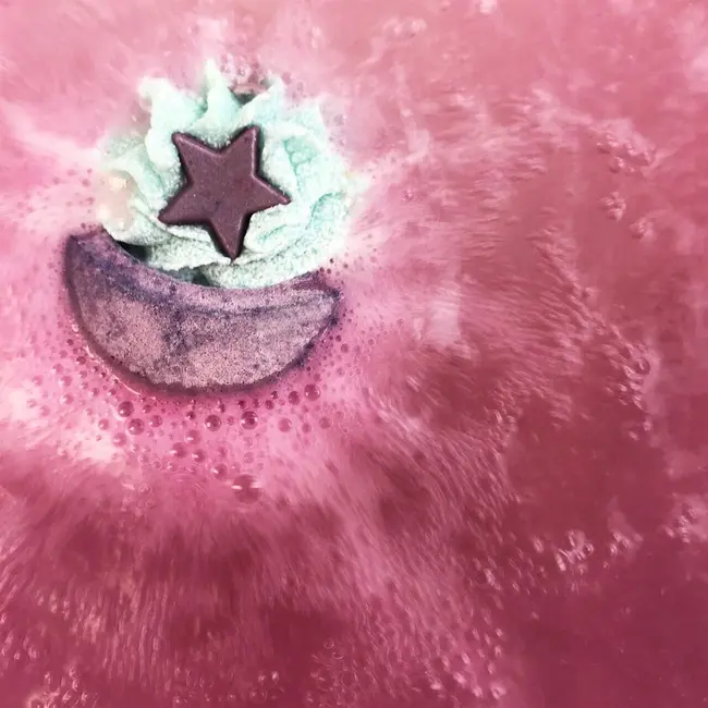 Bomba de baie handmade, cu figurina, Space Queen Bath Blaster  160g, Bomb Cosmetics