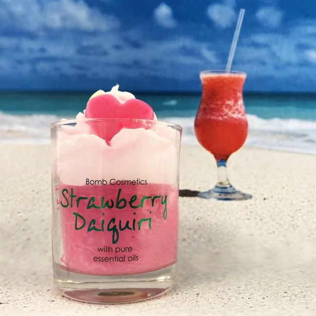 Lumanare parfumata 160g Strawberry Daiquiri Piped Candle, Bomb Cosmetics