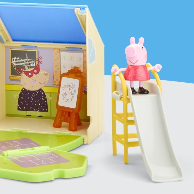 PEPPA PIG LOCUL DE JOACA APASA SI DESCHIDE AL LUI PEPPA VIVG0530