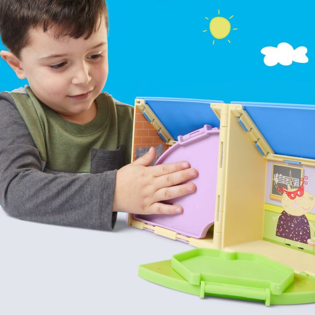 PEPPA PIG LOCUL DE JOACA APASA SI DESCHIDE AL LUI PEPPA VIVG0530