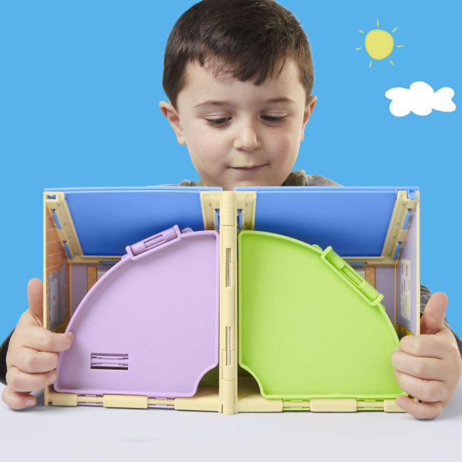 PEPPA PIG LOCUL DE JOACA APASA SI DESCHIDE AL LUI PEPPA VIVG0530