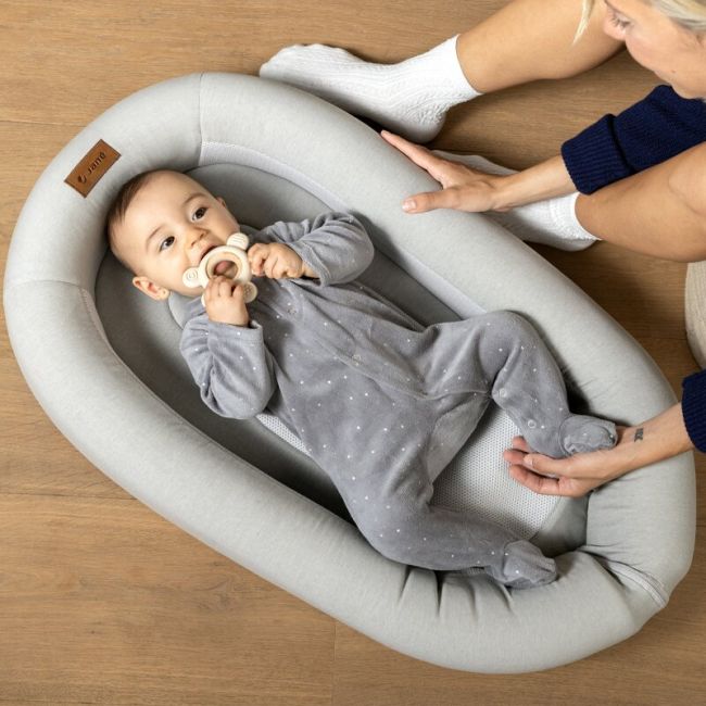 Cosulet confortabil pentru bebelusi, Jane, Joy Baby Nest, Material respirabil 3D, Cu perna pentru prevenire plagiocefalie, Botanic BYN8420421093528