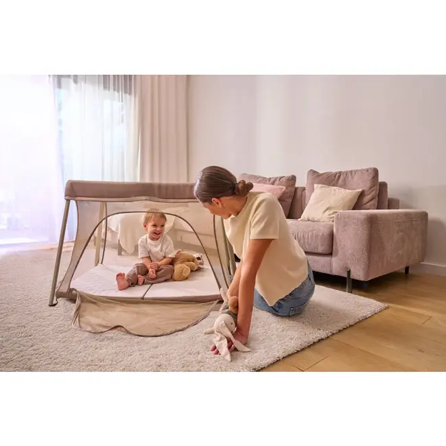 Patut multifunctional, Lionelo, Alice, 3 in 1, 2 trepte de inaltime pentru saltea, Pliabil, Material rezistent Oxford 300D, Cu iesire laterala, Geanta de transport, Pana 15 kg, 0 luni+, 104&times;70&times;74 cm, Bej BYNLO-ALICE_BEIGE_OLIVE