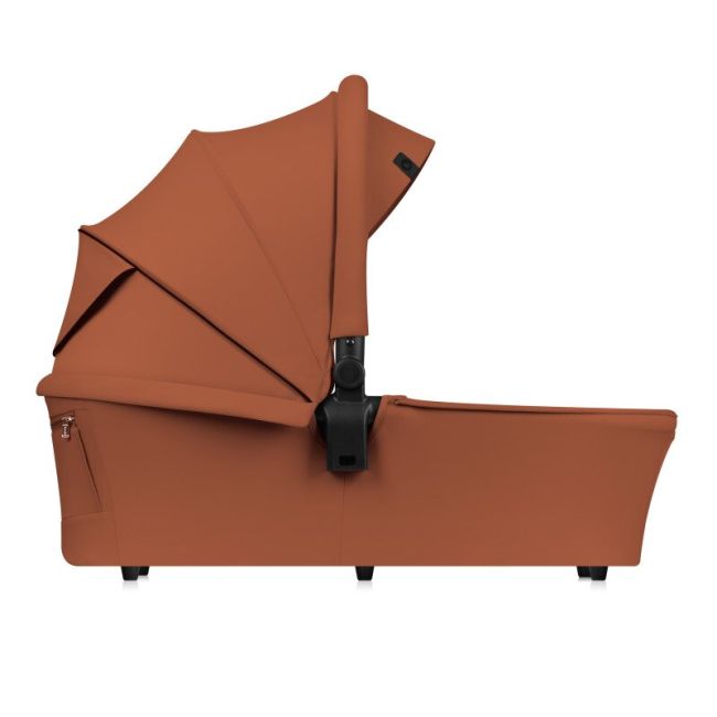 Carucior 3 in 1, Lionelo, Mika Plus, Cadru din aluminiu, Cu landou intarit si salteluta moale, Cu scoica auto testata ADAC, Reversibil, Cu sistem de ventilatie 3D, Cu accesorii, Pana la 22 kg, EN1888-1 EN1888-2 EN1466 ECE R129, Maro BYNLO-MIKA_PLUS_3IN1_B