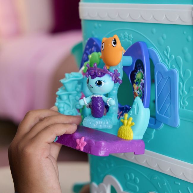 GABBYS DOLLHOUSE FILMUL SET BALCONUL ACVARIU SI FIGURINA MERCAT CU ACCESORII VIV6073662_20152984