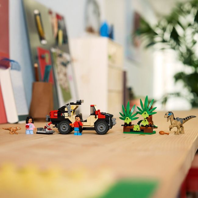 LEGO JURASSIC WORLD RENASTEREA EVADARE OFF-ROAD DIN CALEA UNUI VELOCIRAPTOR 76972 VIVLEGO76972