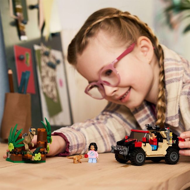 LEGO JURASSIC WORLD RENASTEREA EVADARE OFF-ROAD DIN CALEA UNUI VELOCIRAPTOR 76972 VIVLEGO76972