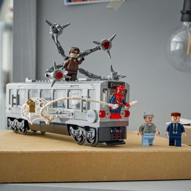 LEGO MARVEL LUPTA PE ACOPERISUL TRENULUI OMUL PAIANJEN SI DOC OCK 76321 VIVLEGO76321