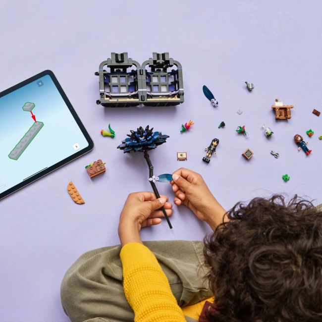 LEGO WEDNESDAY FLOARE DE DALIE NEAGRA 76784 VIVLEGO76784