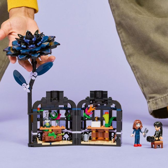 LEGO WEDNESDAY FLOARE DE DALIE NEAGRA 76784 VIVLEGO76784