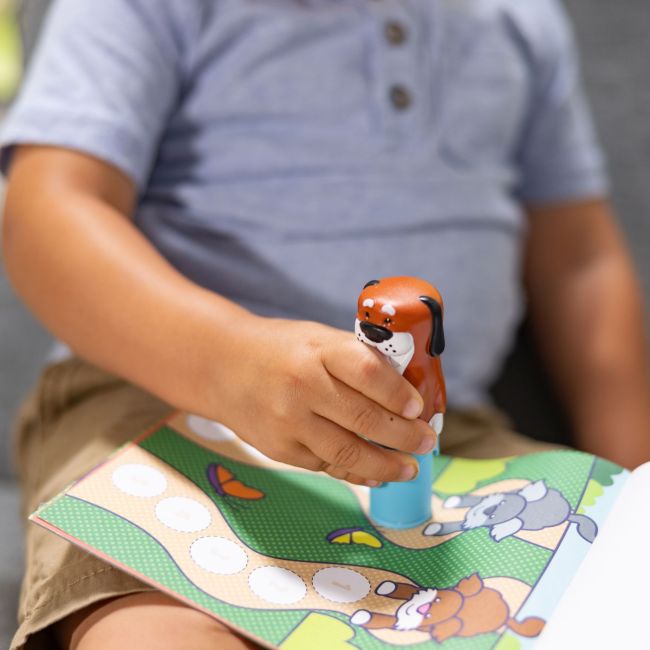 MELISSA AND DOUG SET DE JOACA AUTOCOLANTE SI STAMPILA CU CATELUS REINCARCABILA VIV6074891