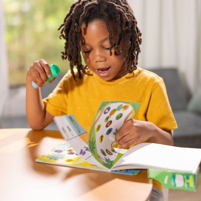 MELISSA AND DOUG SET DE JOACA AUTOCOLANTE SI STAMPILA REINCARCABILA DINOZAUR VIV6074899