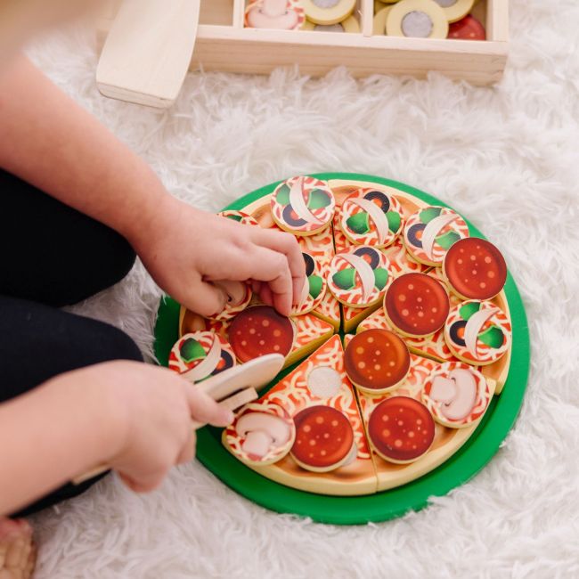 MELISSA AND DOUG SET DE JOACA DIN LEMN PETRECERE CU PIZZA VIV6074863