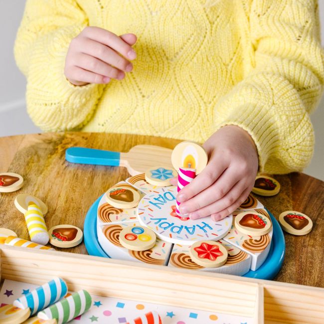 MELISSA AND DOUG SET DE JOACA DIN LEMN TORT ANIVERSAR VIV6074876
