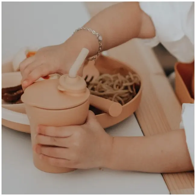 Pahar cu capac si pai antrenament bebelusi miniware 1-2-3 sip!, 100% din materiale naturale biodegradabile, toffee mw_mwsctt