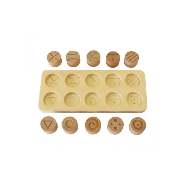 Joc educativ pentru copii si copii nevoi speciale didactic, Andreu Toys, senzorial, asociere forme si cilindri gravati, din lemn natur SOLANT16136