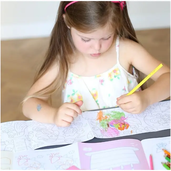 Carte de colorat si trasat linii pentru copii Banana Panda I Love Coloring, imagini cu Zane, 12 ilustratii de trasare si colorare, 2 imagini panoramice, 2 carti tip acordeon, 96 cm lungime SOLBP50162