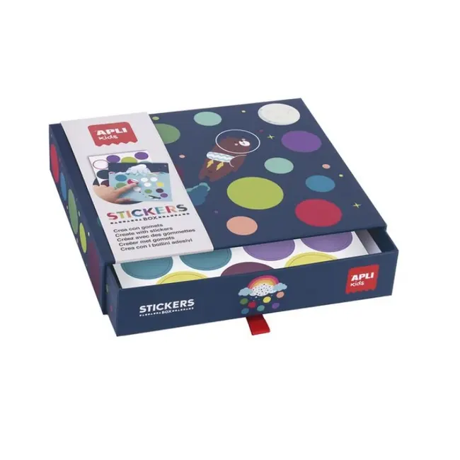 Set cu autocolante Apli Kids - Zbor pe luna, 8 foi de completat, 7 foi cu autocolante reutilizabile, 19x17x4cm