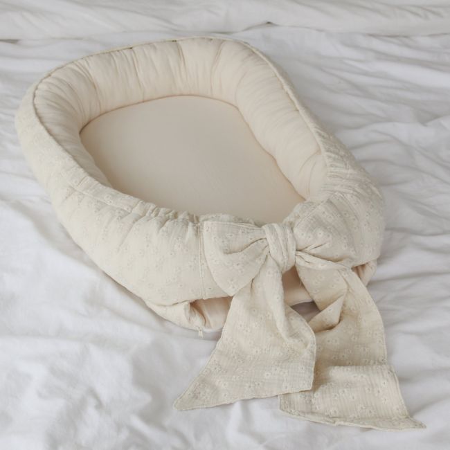 Suport De Dormit Babynest Premium Bumbac Brodat Lilly Cu Funda By Babyly, 70x50 Cm Pjbghda