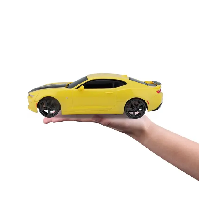 MAISTO MASINUTA CU TELECOMANDA 2.4GHz CHEVROLET CAMARO SS 2016 SCARA 1 LA 24 VIVMST81516