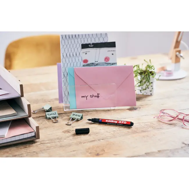 Marker permanent Edding 370, corp plastic, varf rotund, 1 mm, rosu BPTCED3702