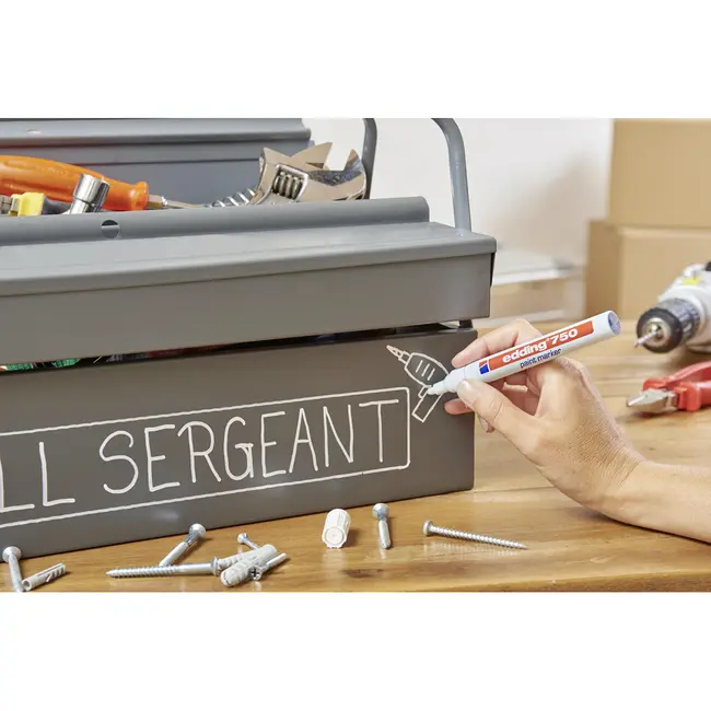 Marker permanent Edding 750, cu vopsea, corp metalic, alb, varf rotund, 2-2-4 mm, galben BPTCED7505