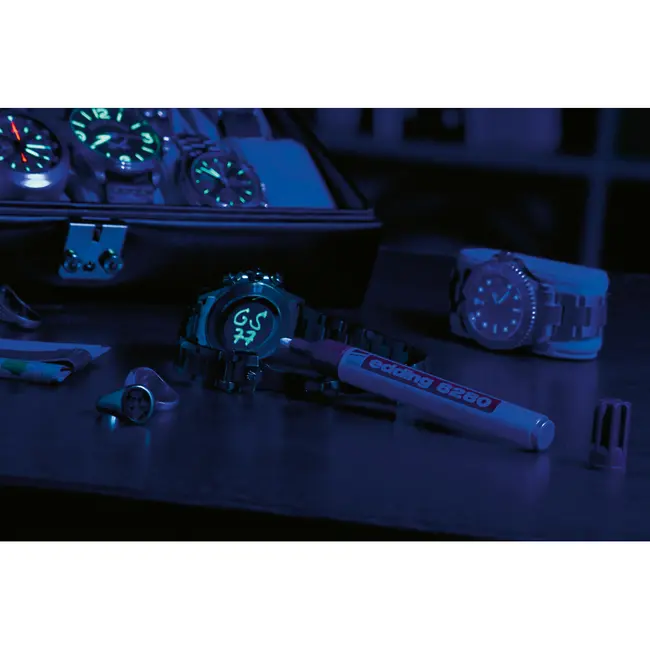 Marker permanent Edding UV 8280, varf rotund, 1.5-3 mm, alb BPTCED8280