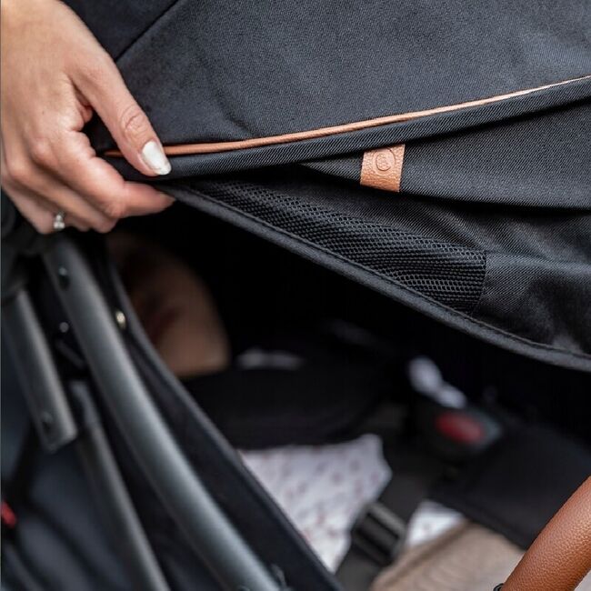 Carucior sport, Lionelo, Julie One, De la nastere, Greutate redusa, Cu accesorii, Cadru din aluminiu, 0-22 kg, Pliere compacta pentru avion, Conform cu standardele europene de securitate EN1888-1 si EN1888-2, Gri BYNLO-JULIE_ONE_STONE_GREY