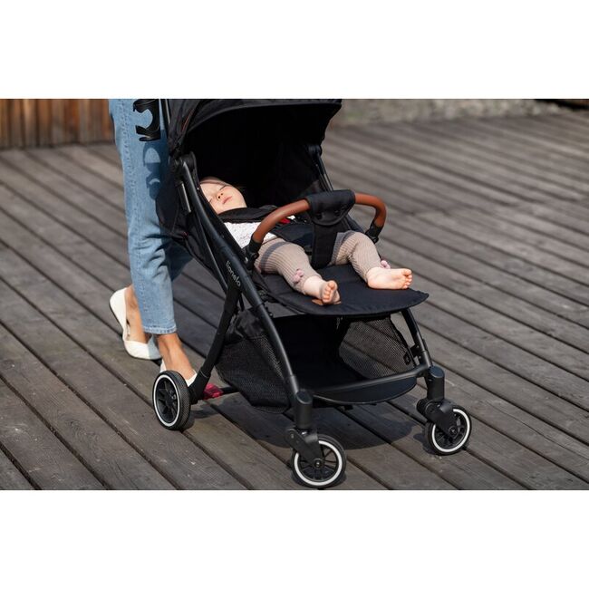 Carucior sport, Lionelo, Julie One, De la nastere, Greutate redusa, Cu accesorii, Cadru din aluminiu, 0-22 kg, Pliere compacta pentru avion, Conform cu standardele europene de securitate EN1888-1 si EN1888-2, Negru BYNLO-JULIE_ONE_BLACK
