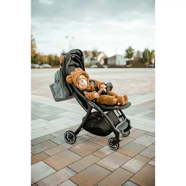 Carucior sport, Lionelo, Julie One, De la nastere, Greutate redusa, Cu accesorii, Cadru din aluminiu, 0-22 kg, Pliere compacta pentru avion, Conform cu standardele europene de securitate EN1888-1 si EN1888-2, Negru BYNLO-JULIE_ONE_BLACK