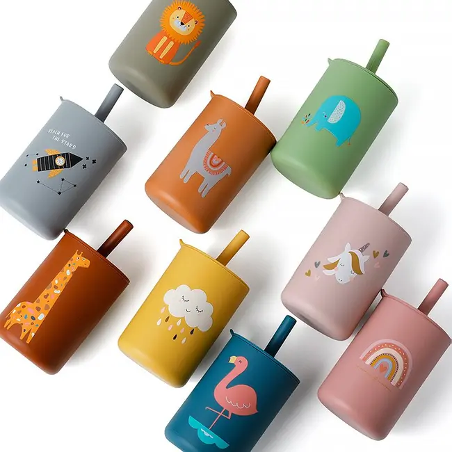 Cana din silicon, Bocioland, Cu pai, 150 ml, Fara BPA, 6 luni+, Giraffe BYNBOC0450